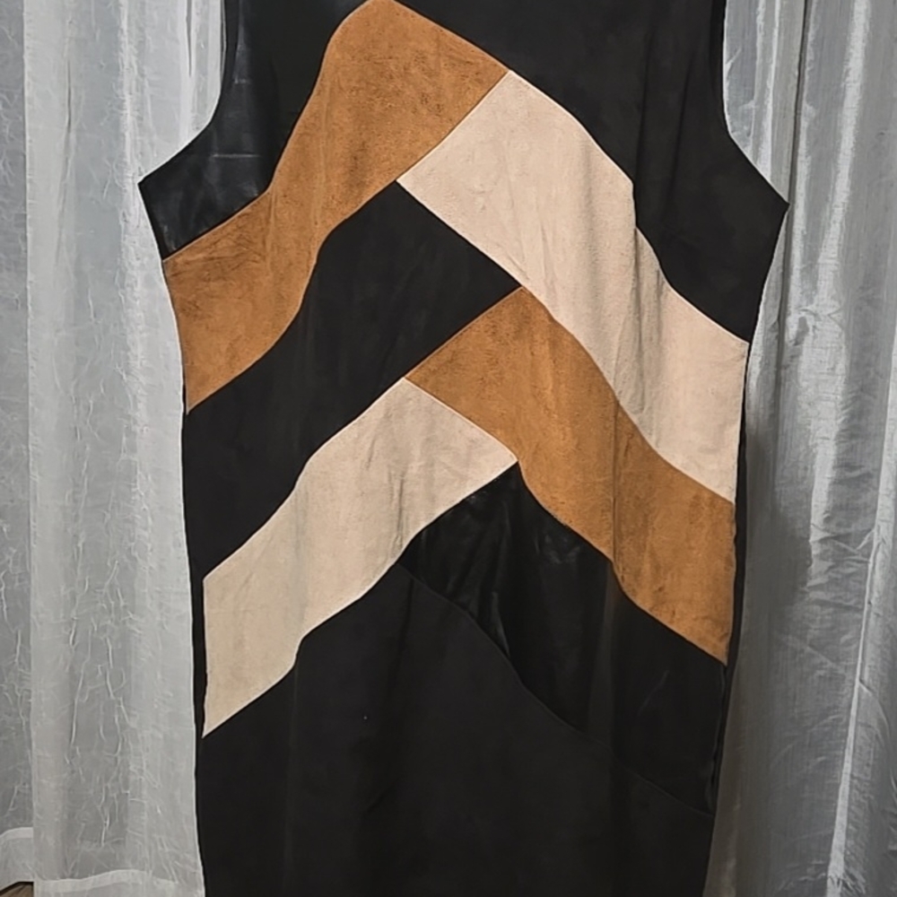 Elegant Black and Tan Women's Dress Size 4 NWT